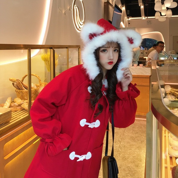 Modern női kabát kapucnival és 3D elemekkel