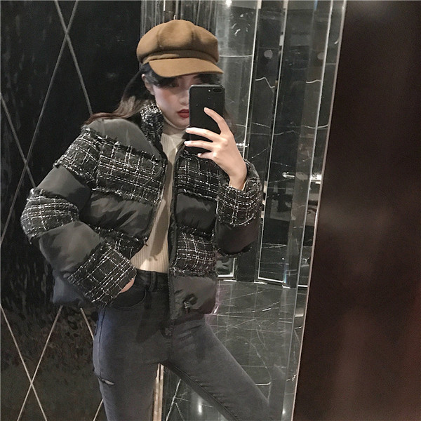 Modern női kabát O-alakú gallérral, fekete-fehér színben