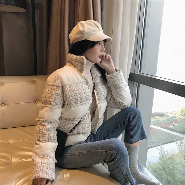 Modern női kabát O-alakú gallérral, fekete-fehér színben