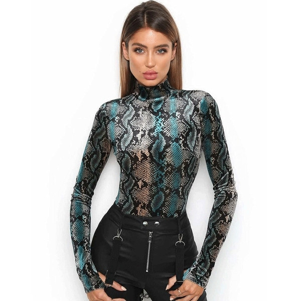 Τρέχον γυναικείο σώμα με δεξί και ψηλό κολάρο