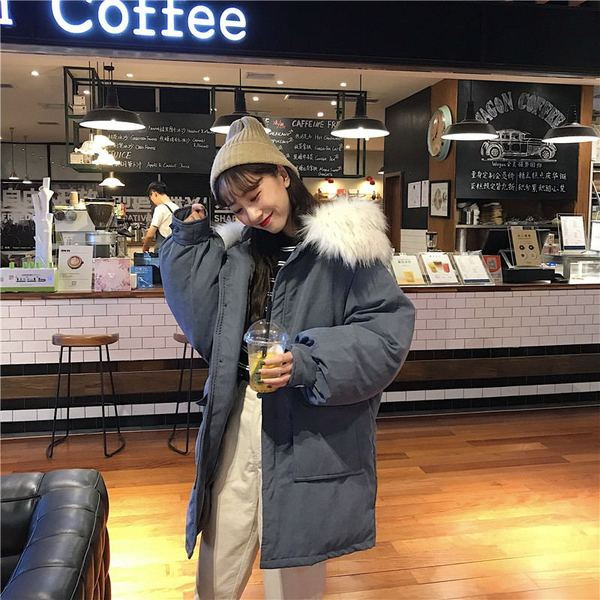 Зимно дамско яке с пух на качулката в три цвята