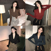 Női blúz V-nyakkal, négy színben