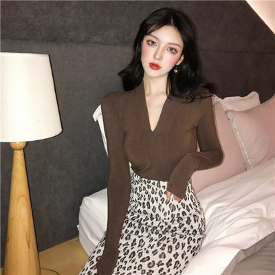 Női blúz V-nyakkal, négy színben