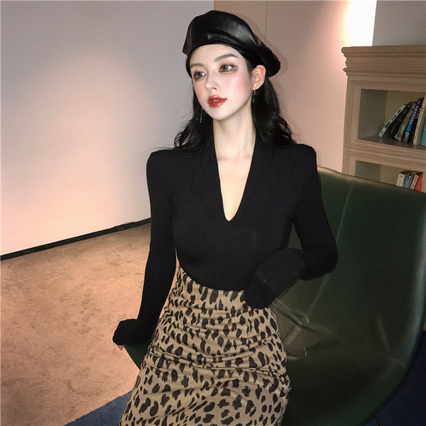 Női blúz V-nyakkal, négy színben