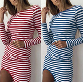 Alkalmi női csíkos ruha, kék és piros színben hasítékkal