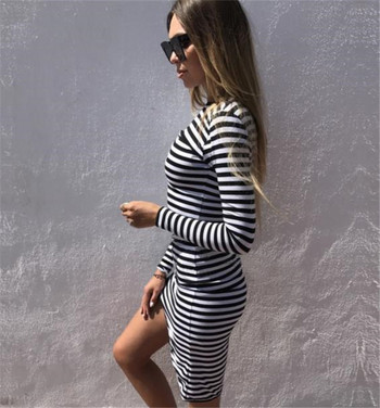 Alkalmi női csíkos ruha, kék és piros színben hasítékkal