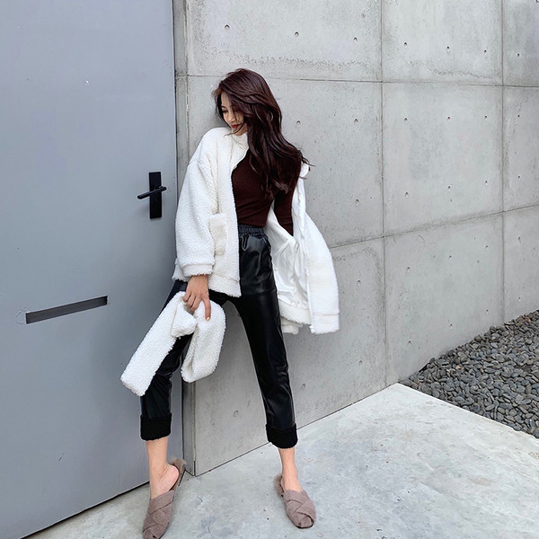 Modern női öko-bőr nadrág puha béléssel és elasztikus derékkal