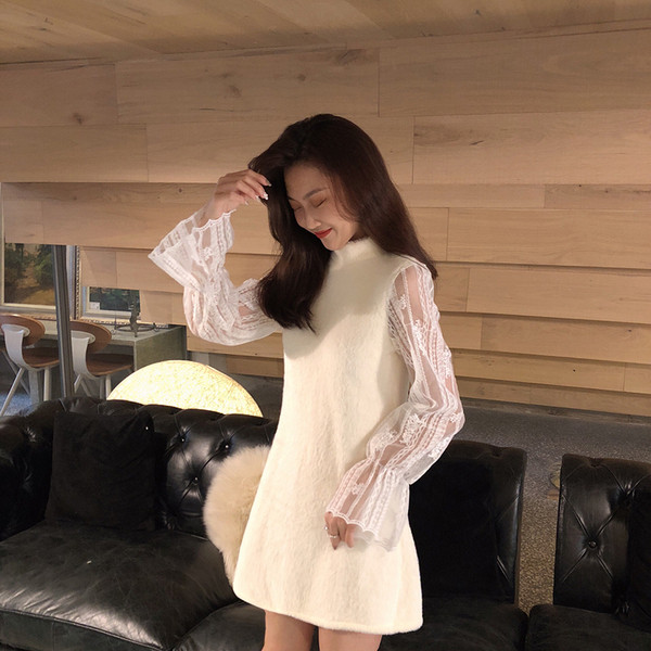 Női ruha csipkeujjal és O-alakú gallérral