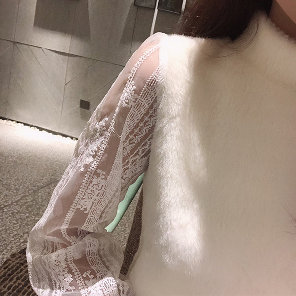 Női ruha csipkeujjal és O-alakú gallérral