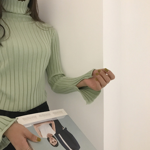 Női pulóver magas gallérral több színben