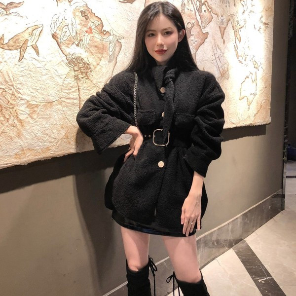 Elegáns női kabát két színben, övvel