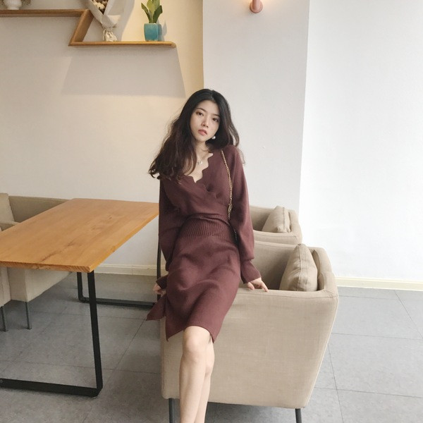 Γυναικείο χειμερινό φόρεμα με ντεκολτέ σε σχήμα V σε δύο χρώματα