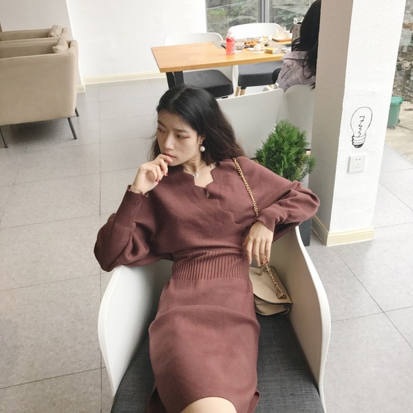 Γυναικείο χειμερινό φόρεμα με ντεκολτέ σε σχήμα V σε δύο χρώματα