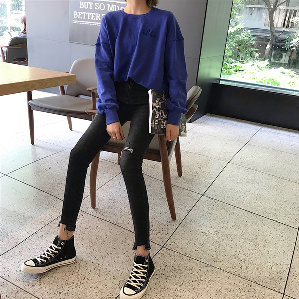 Modern női farmer szakadt motívummal