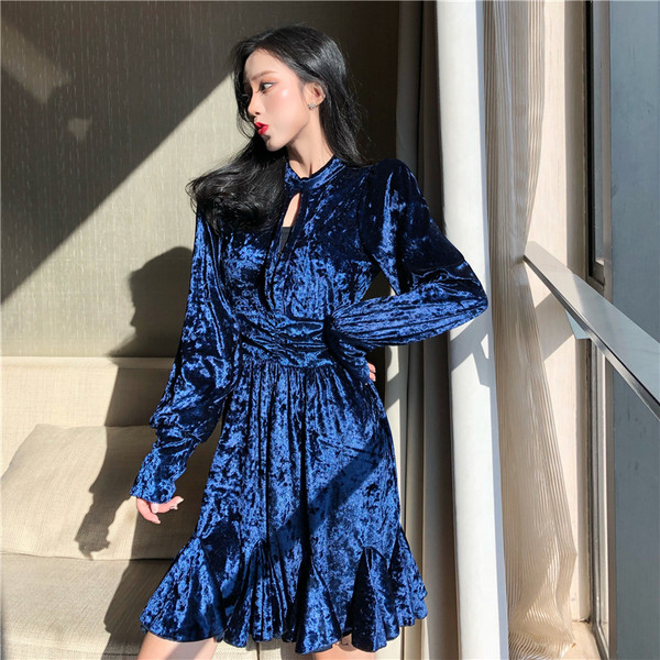 Stílusos női bársonyruha fekete és kék színben