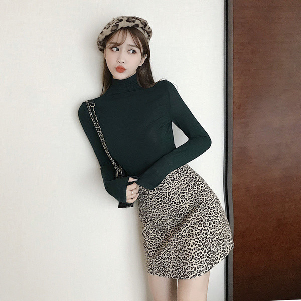 Stílusos női blúz magas gallérral, több színben