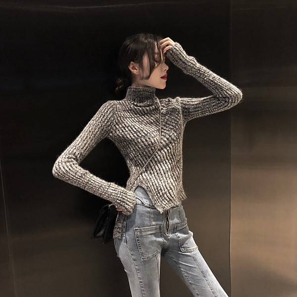 Női téli pulóver magas gallérral