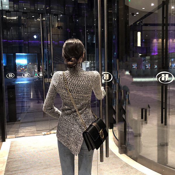 Női téli pulóver magas gallérral