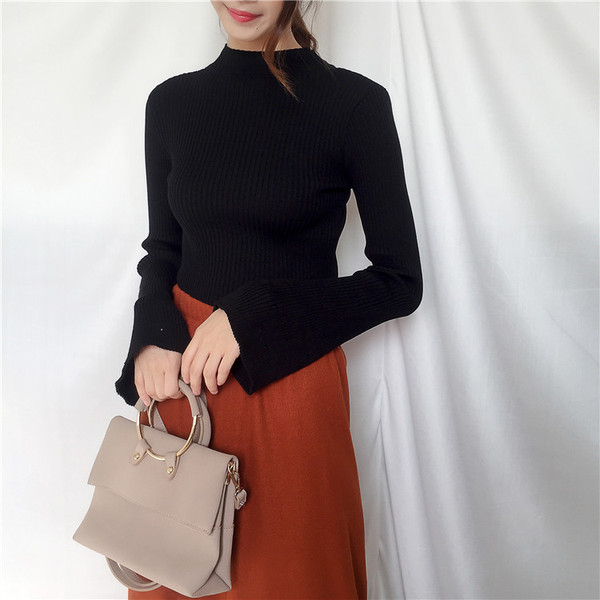 Női pulóver O-nyakkal és lótusz ujjakkal