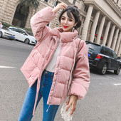 Női alkalmi téli kabát fűzős fekete és rózsaszín színben