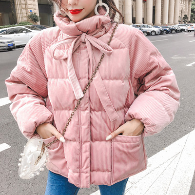 Női alkalmi téli kabát fűzős fekete és rózsaszín színben