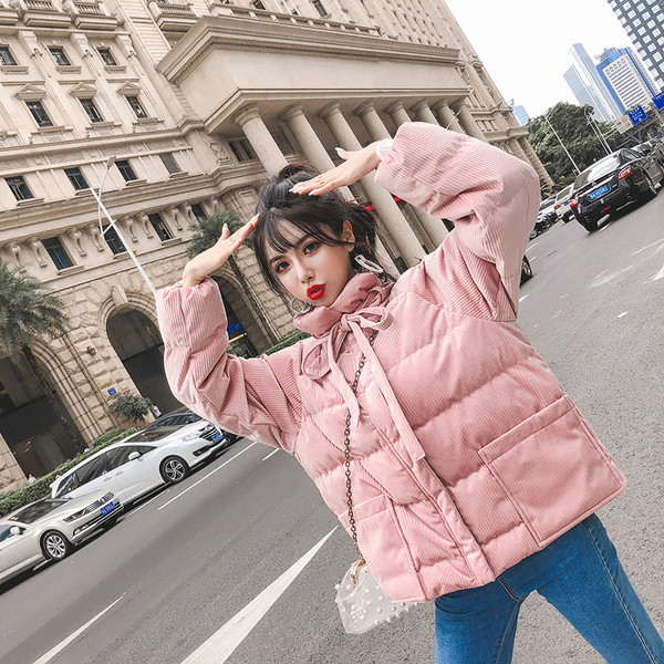 Női alkalmi téli kabát fűzős fekete és rózsaszín színben