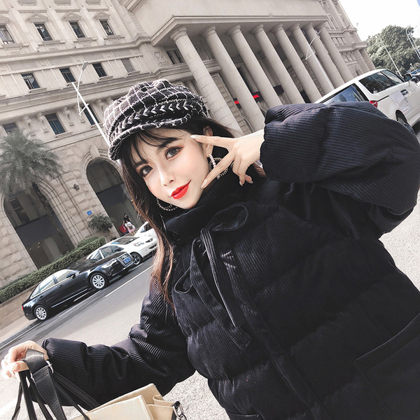 Női alkalmi téli kabát fűzős fekete és rózsaszín színben