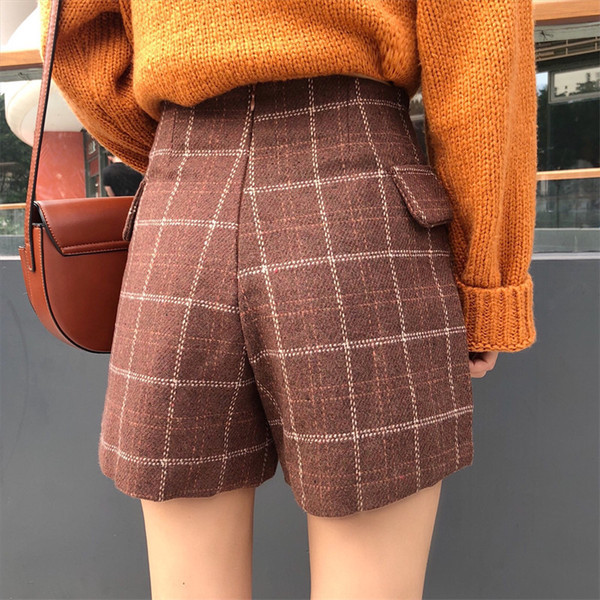 Divatos, szoknyát imitáló női nadrág oldalsó rögzítéssel, két színben