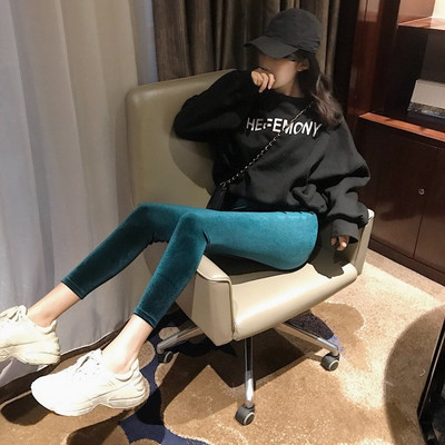 Γυναικεία βελούδινη σφήνα σε δύο χρώματα