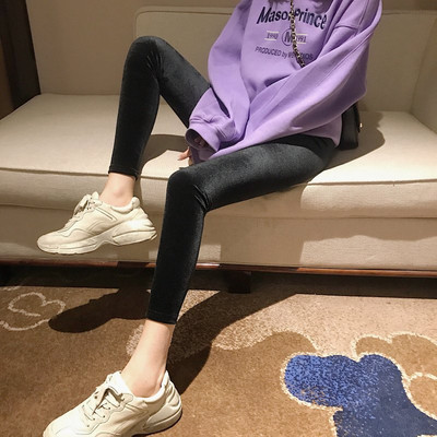 Γυναικεία βελούδινη σφήνα σε δύο χρώματα