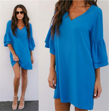 Σύγχρονη κυρία φόρεμα με ντεκολτέ σε μαύρο και γκρι χρώμα