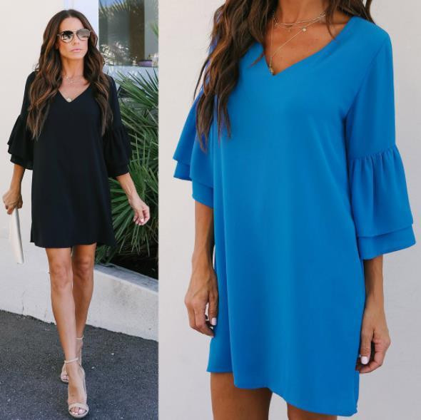 Σύγχρονη κυρία φόρεμα με ντεκολτέ σε μαύρο και γκρι χρώμα