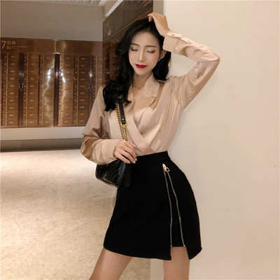 Stílusos női szoknya oldalsó cipzárral, fekete színben