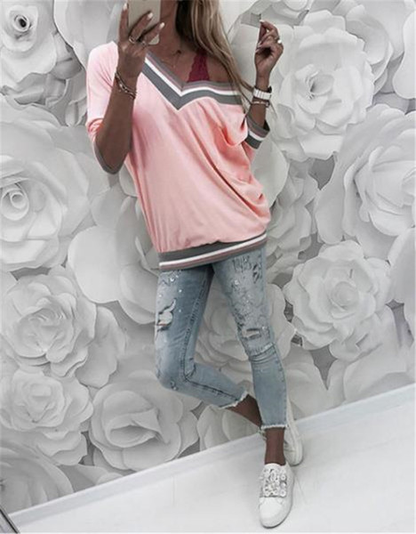 Aktuális női blúz V-nyakkal, két színben