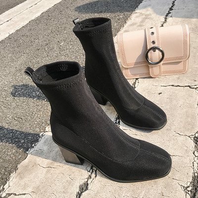 Κομψές κυρίες μπότες με παχύ ρεύμα σε τρία χρώματα