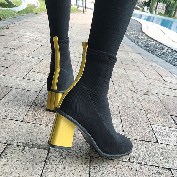 Κομψές κυρίες μπότες με παχύ ρεύμα σε τρία χρώματα