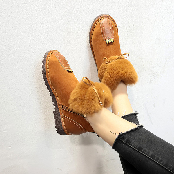 Cizme de dama cu puf de culoare neagra si maro si talpa aspra