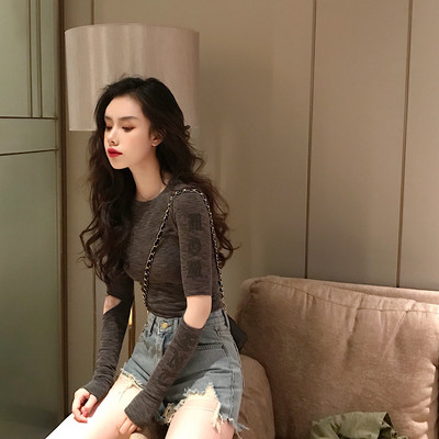 Bluză de damă cu mâneci interesante și inscripție