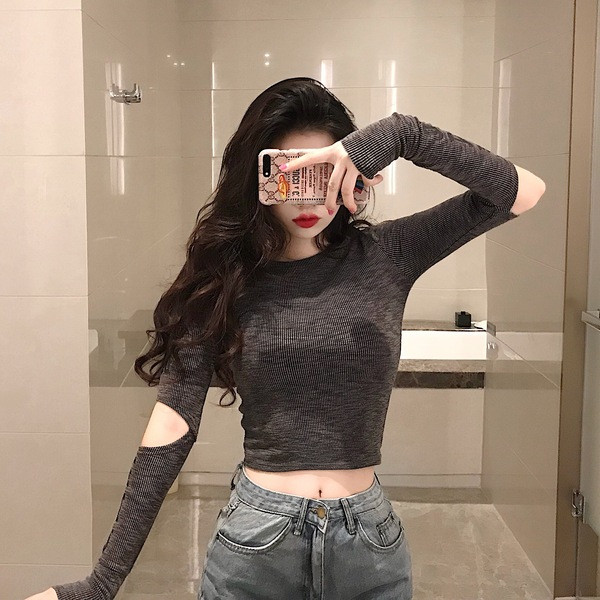 Bluză de damă cu mâneci interesante și inscripție