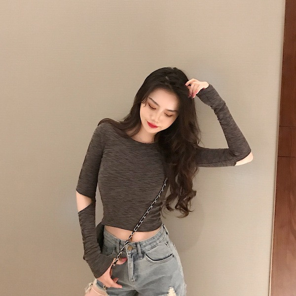 Bluză de damă cu mâneci interesante și inscripție