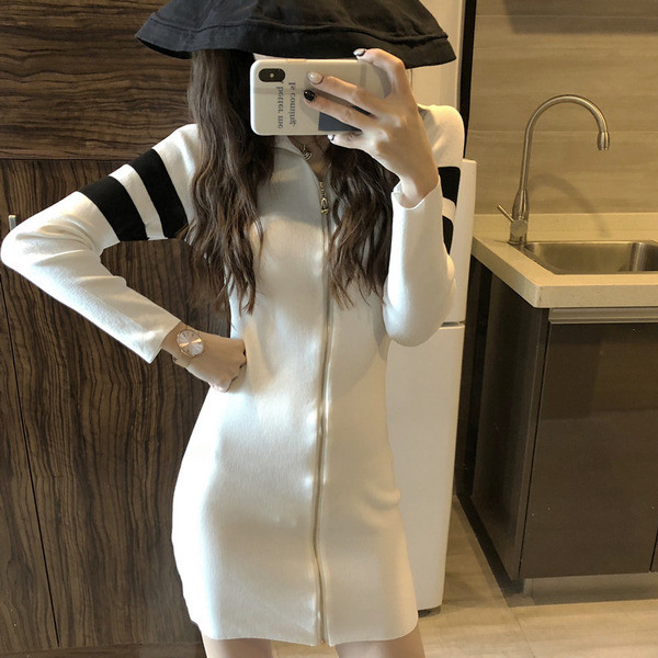 Női ruha cipzárral fehér és fekete színben