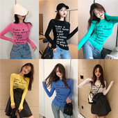 Női modern blúz több színben felirattal