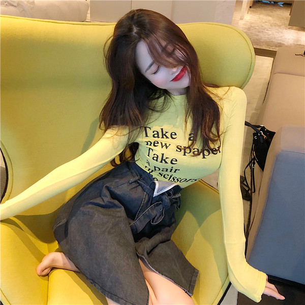 Női modern blúz több színben felirattal