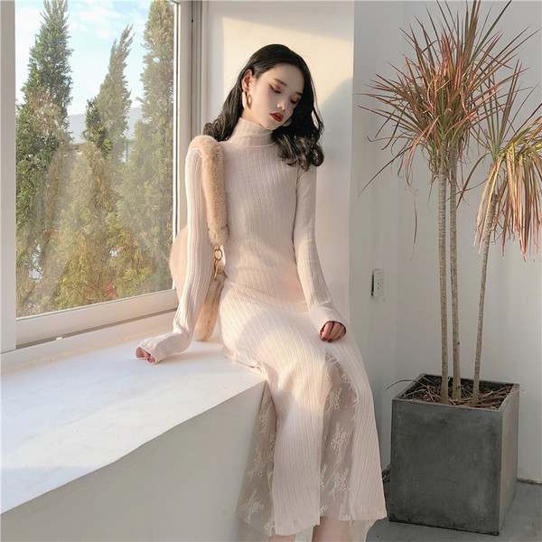 Hosszú, elegáns női ruha csipkével, két színben