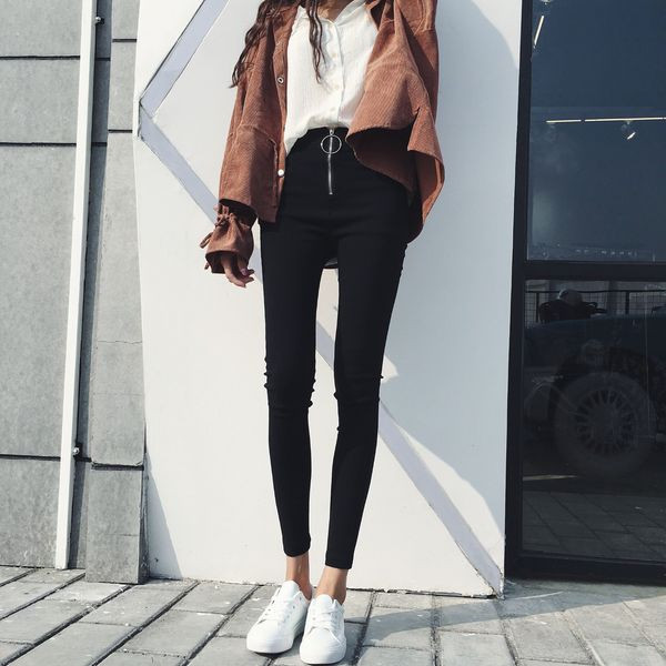 Pantaloni negri de dama cu element cu fermoar