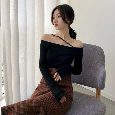 Κυρίες κομψή μπλούζα σε άσπρο και μαύρο χρώμα