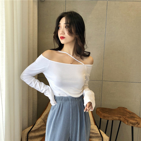 Κυρίες κομψή μπλούζα σε άσπρο και μαύρο χρώμα