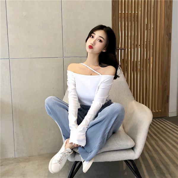 Κυρίες κομψή μπλούζα σε άσπρο και μαύρο χρώμα