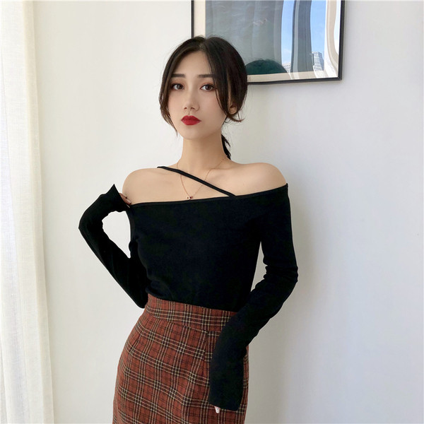 Κυρίες κομψή μπλούζα σε άσπρο και μαύρο χρώμα