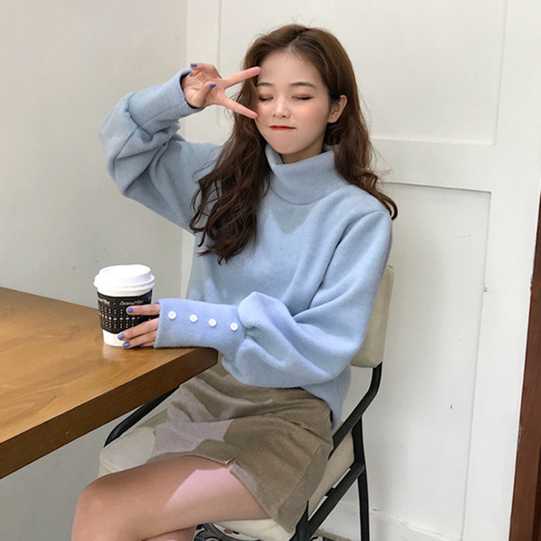 Μαλακό πουλόβερ κυρίες με κολάρο με πόλο και κουμπιά στα μανίκια σε μπλε και άσπρο